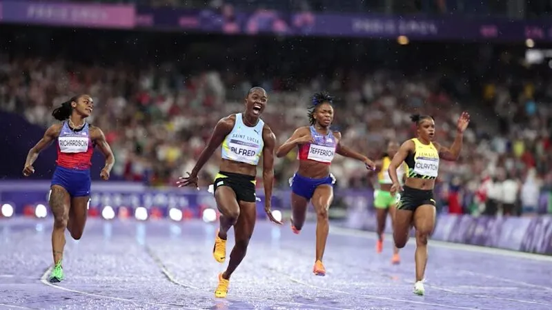 Các vận động viên nữ tranh tài 100m tại Brussels Diamond League