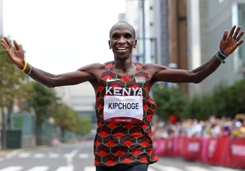 Kipchoge chạy pace Báo nhiều