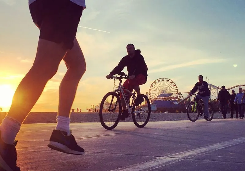 Chạy bộ hay đạp xe, bí quyết hiệu quả là duy trì đều đặn